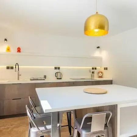 Charming House - Ac - 4br-8p - Villa